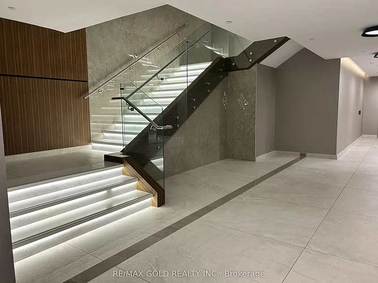 5105 Hurontario St #809 — Photo 9