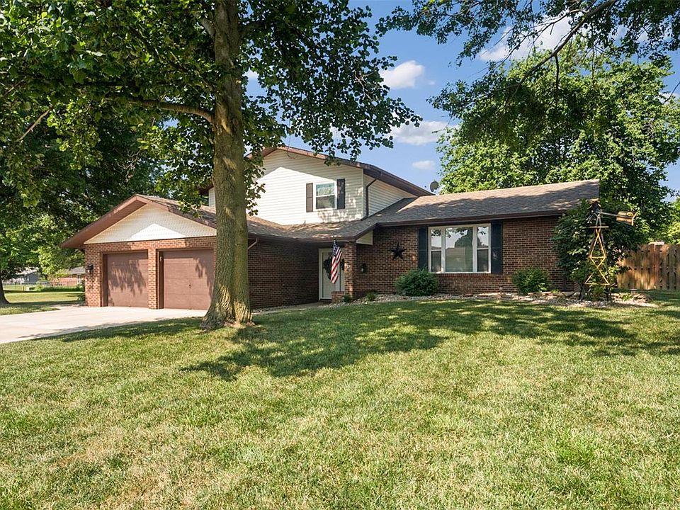 1st image of 12 Lilac Dr