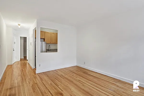 Rented by REZI | media 16