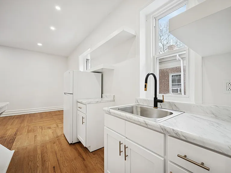 236 W Harvey St #B25 — Photo 6