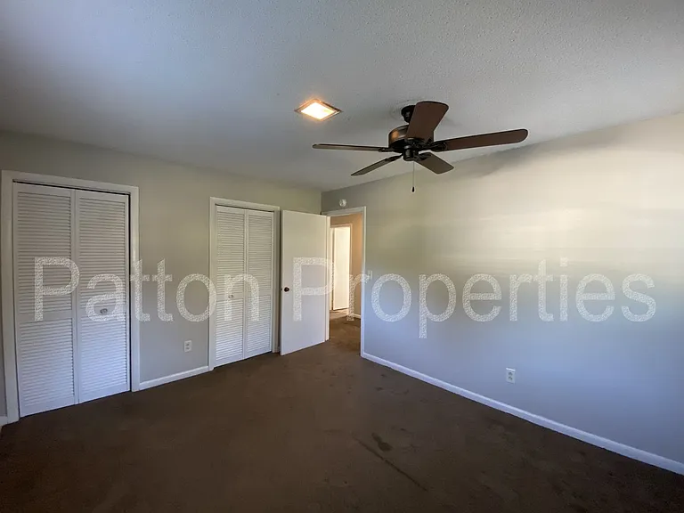 221 S Lucas St — Photo 10