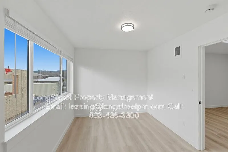 3 bed, 2.0 bath, 1300 sqft, $2,195 — Photo 3