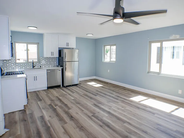 5008-5012 Long Branch Ave — Photo 16