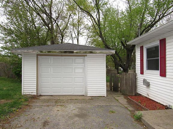 3rd image of 2057 Peterson Dr