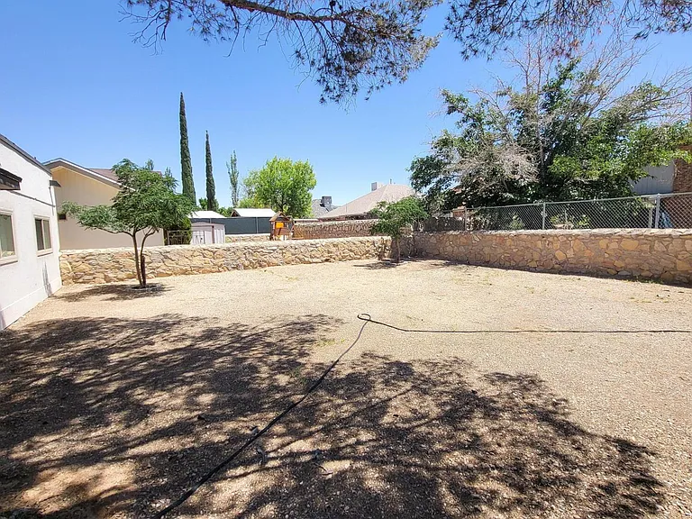 1802 Frank Sinatra Pl — Photo 30