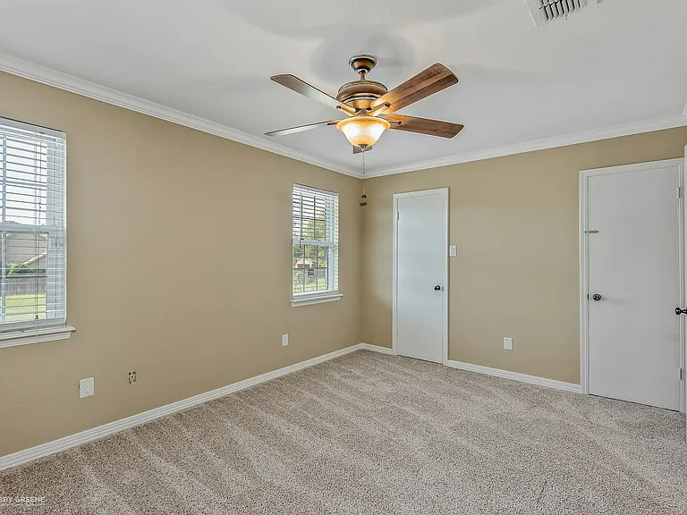 10101 Saratoga Dr — Photo 8
