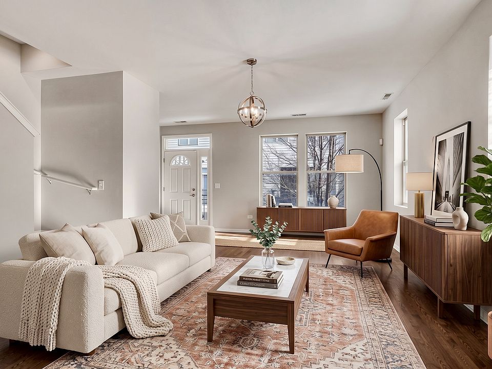 Sun-Filled Open-Concept Living Room | Corner Unit with Hardwood floors