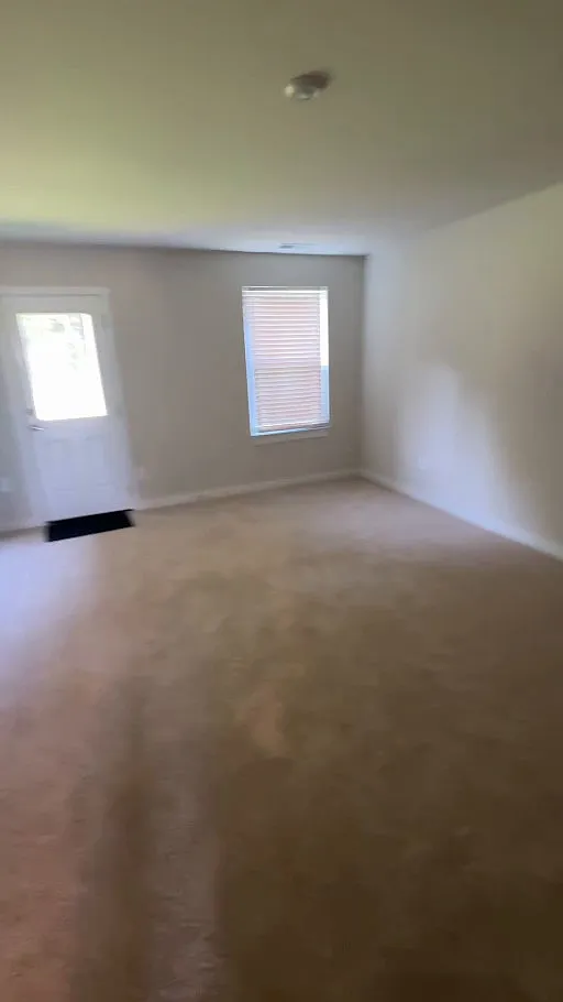 4 bed, 3.5 bath, 2100 sqft, $2,200 — Photo 4