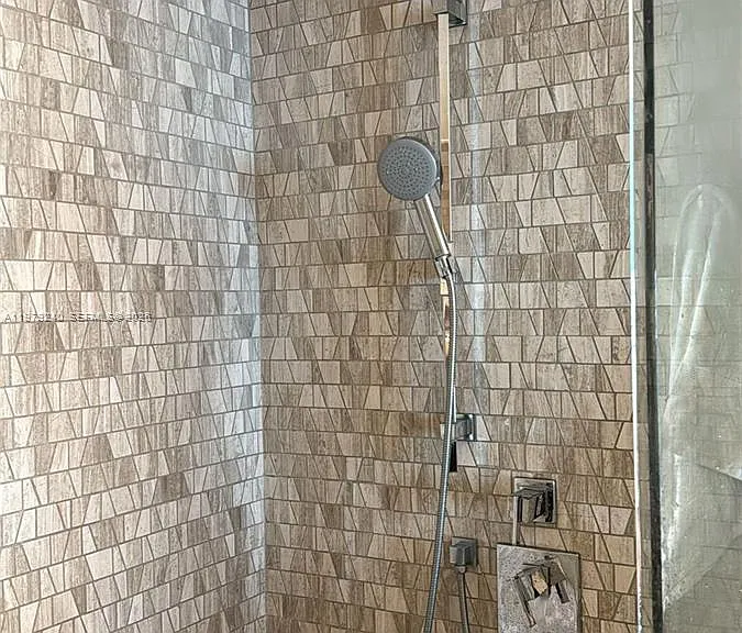 88 SW 7th St #810 — Photo 4