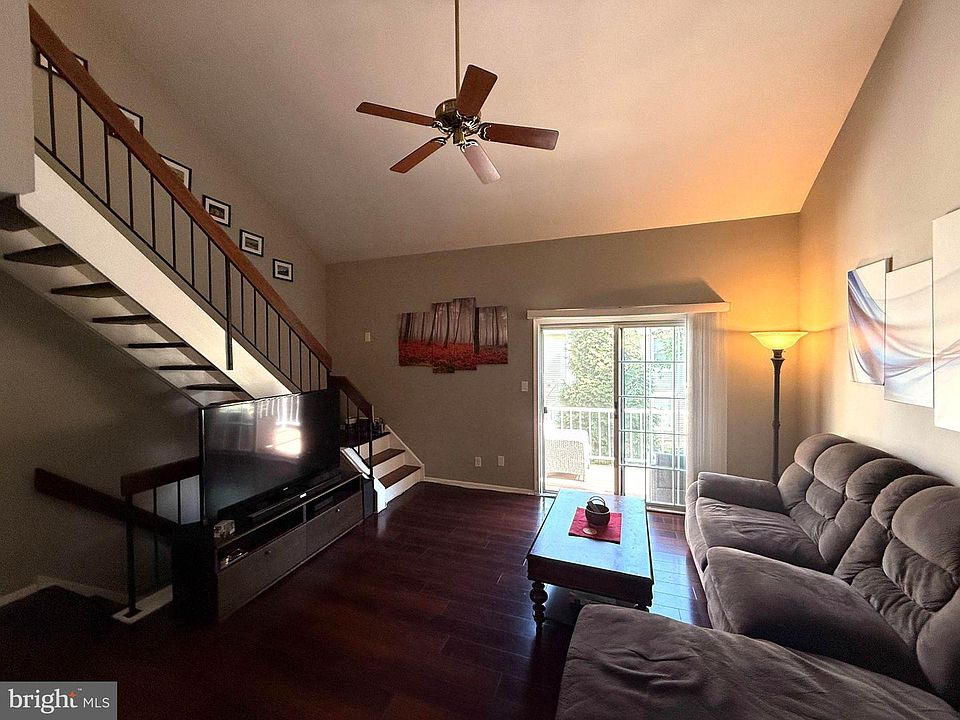 1st image of 1008B Ralston Dr
