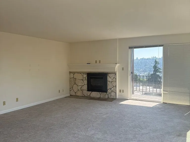1952 Thorndyke Ave W — Photo 17