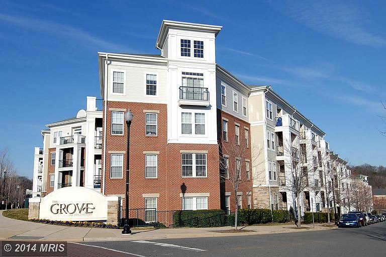 1st image of 2465 Army Navy Dr #1403