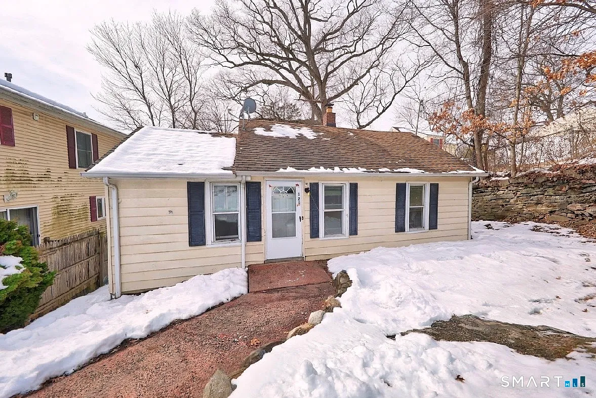 125 Robert Street photo 1