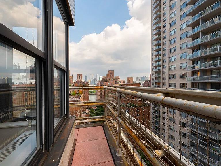 400 E 57th St #17L — Photo 19