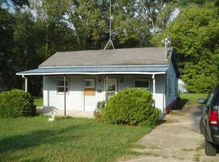 302 4th St, Howe, IN 46746