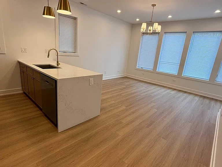 6042 S Eberhart Ave #2 — Photo 5