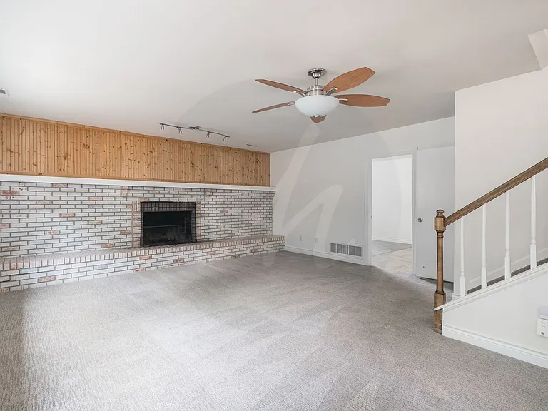 565 Wycliffe Dr — Photo 18