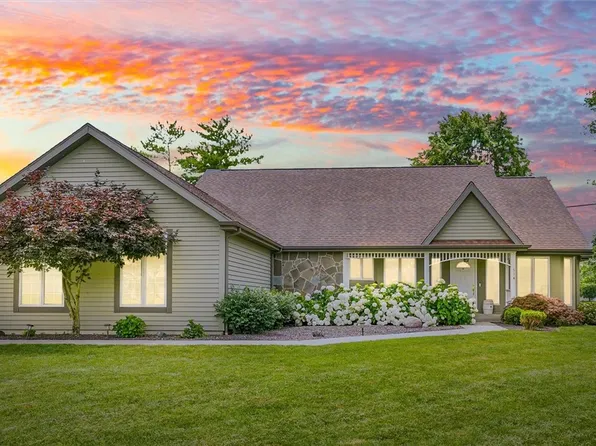 514 W Coolidge Ave, Charleston, IL 61920