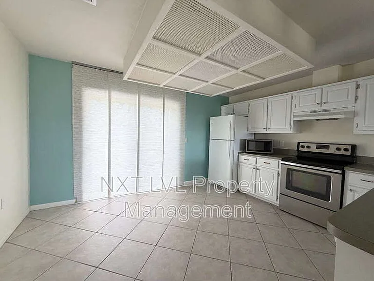 1005 NE 8th Ter — Photo 4