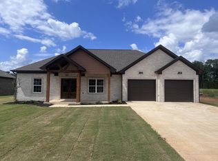 1212 Glendora Ave, Tuscumbia, AL 35674
