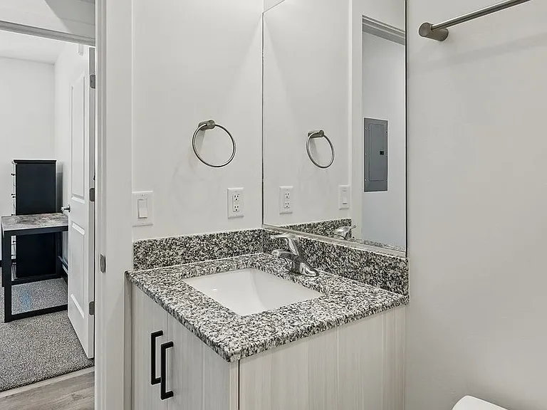 118 N 400 W — Photo 39