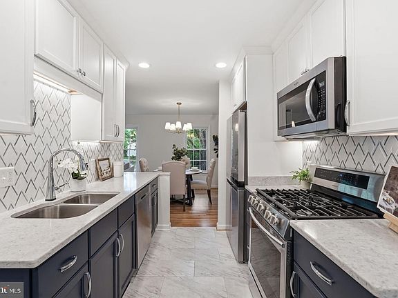 5th image of 1827 Abbotsford Dr