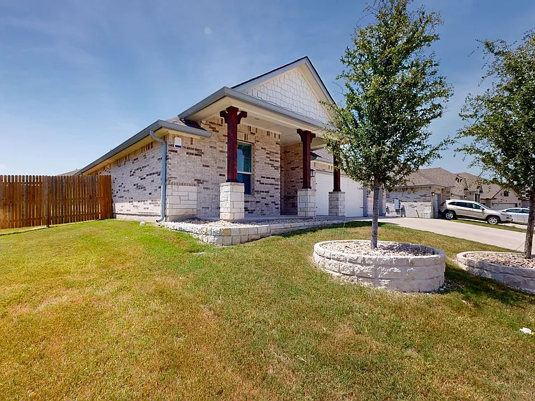 2417 Lavigne Ct — Photo 2