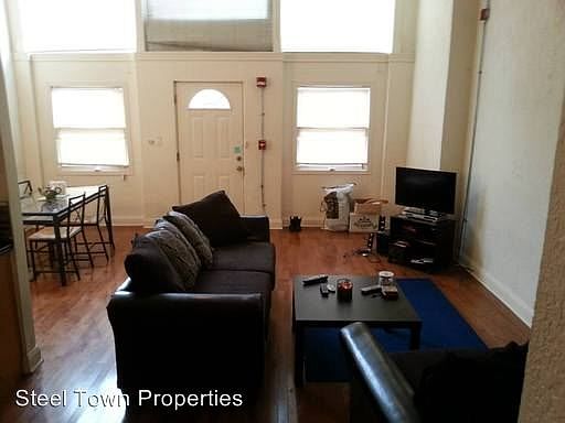 2nd image of 2405 Sarah St