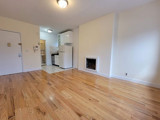 2nd image of 309 E 37th St APT 5A