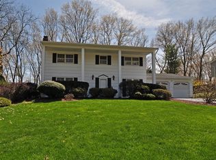 18 Floyd Wyckoff Rd, Morganville, NJ 07751