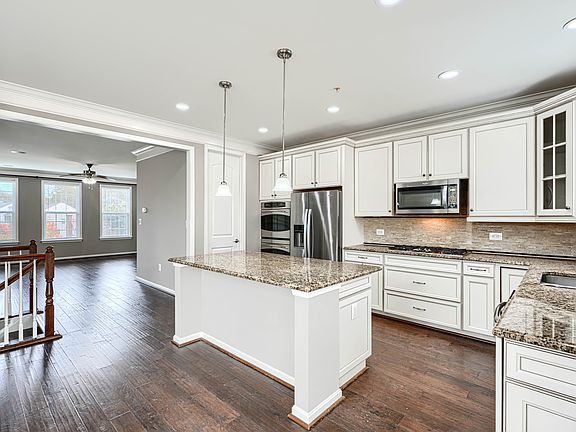 4th image of 2707 Sunnyside Ln