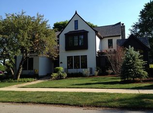 2219 Crabtree Ln, Northbrook, IL 60062
