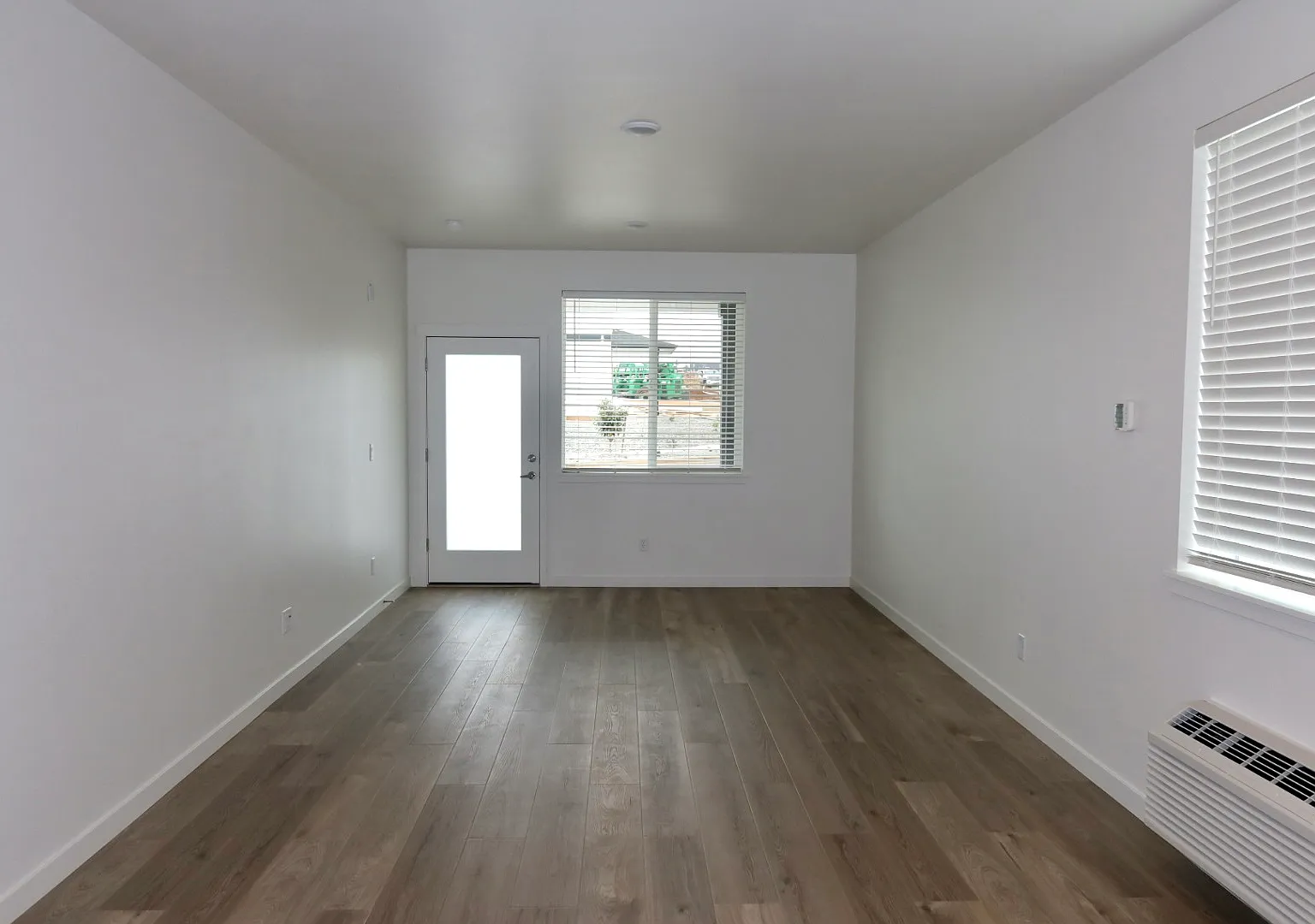 3 bed, 2.5 bath, 1335 sqft, $2,595 — Photo 4