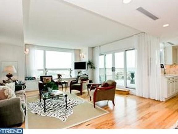 2nd image of 717 S Chris Columbus Blvd #1502