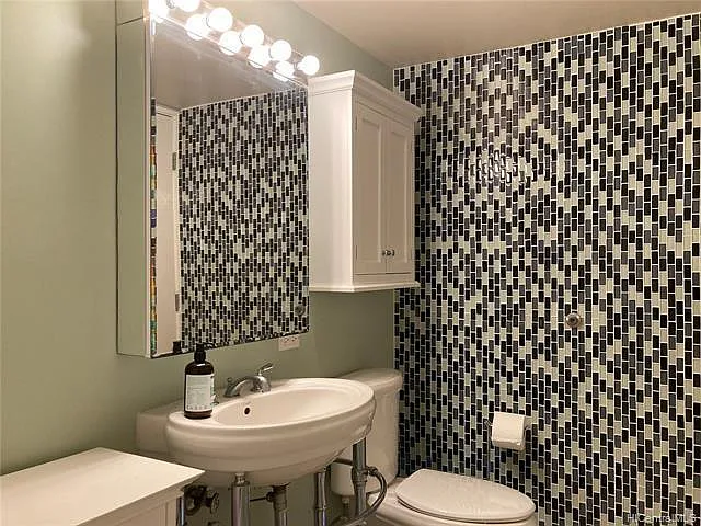2nd bathroom