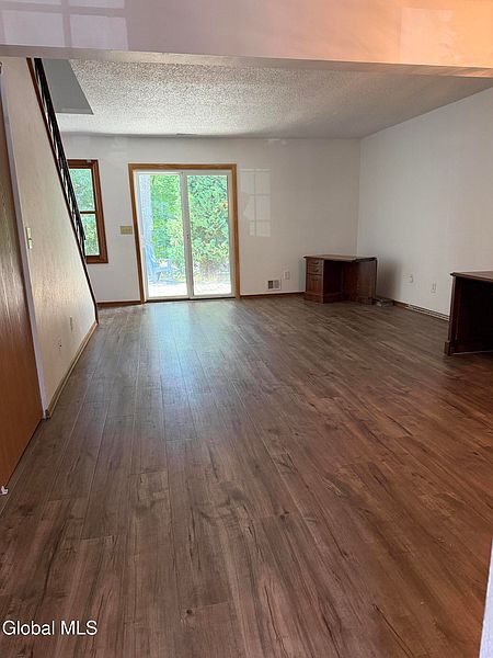 3rd image of 10 Bennington Way