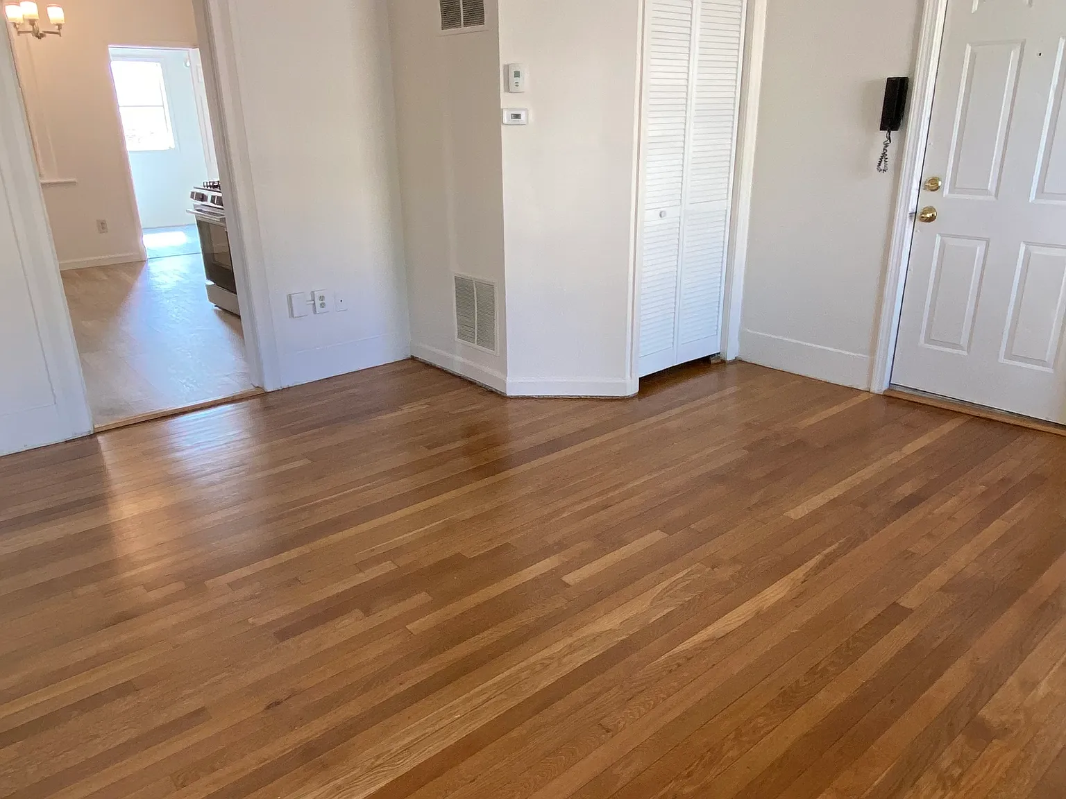 3 bed, 1070 sqft, $2,125 — Photo 4