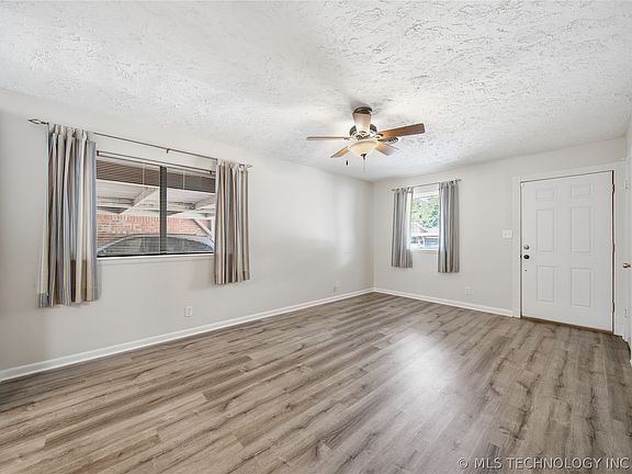 4th image of 5615 S Newport Ave #5615