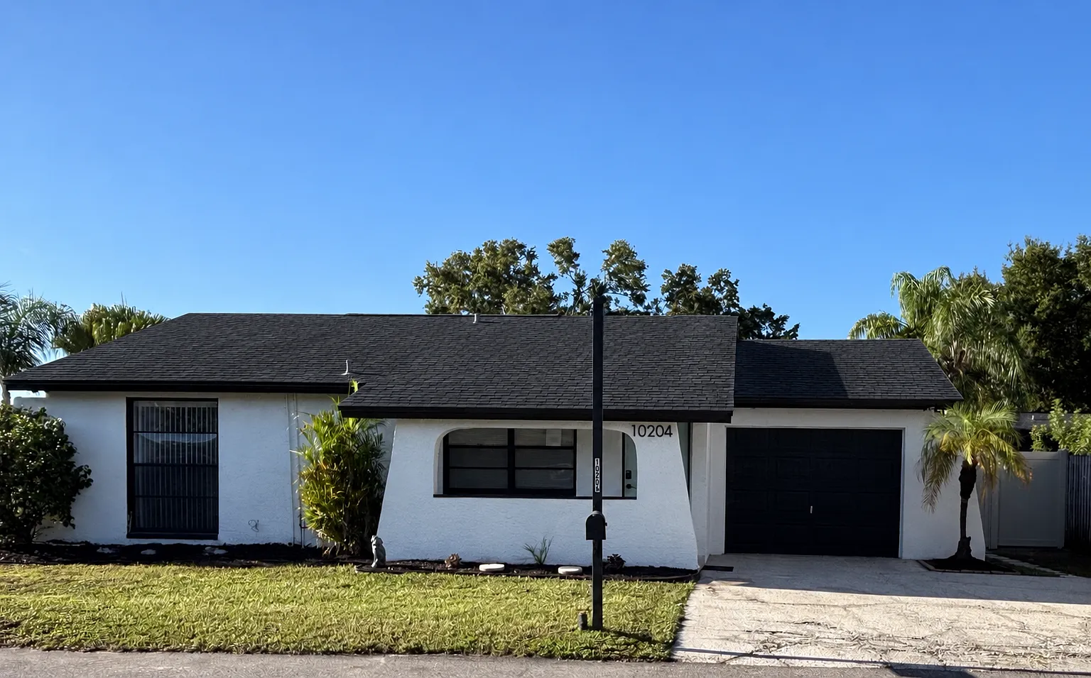 3 bed, 1.5 bath, 961 sqft, $2,190 — Photo 1