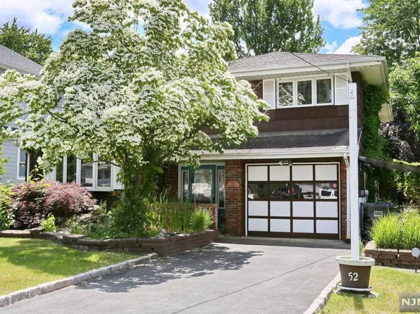 52 Grove St, Bergenfield, NJ 07621