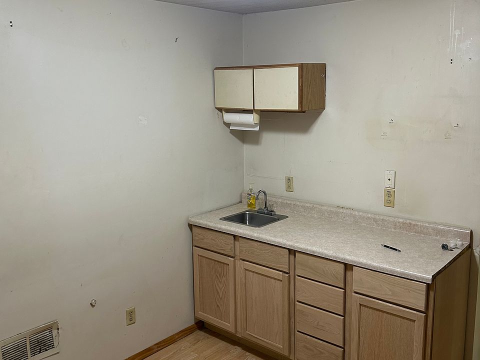 2nd image of 707 W Main St