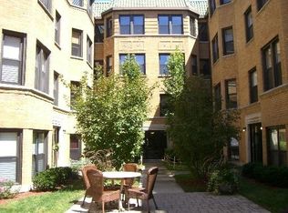 7633 N Greenview Ave, Chicago, IL 60626