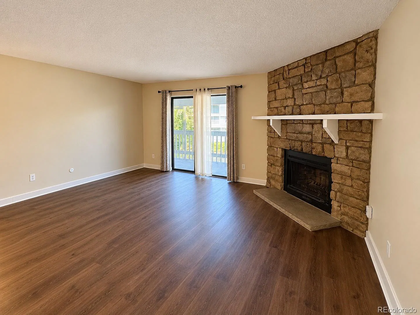 Robinwood Condos — Photo 4