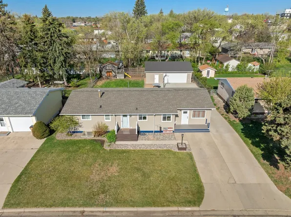 1722 1st St SE, Minot, ND 58701