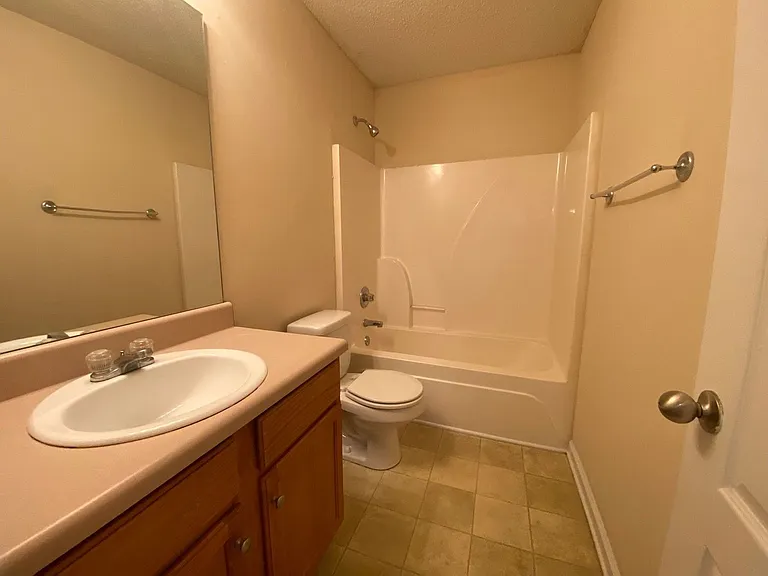 354 Bridgewater Cir — Photo 5
