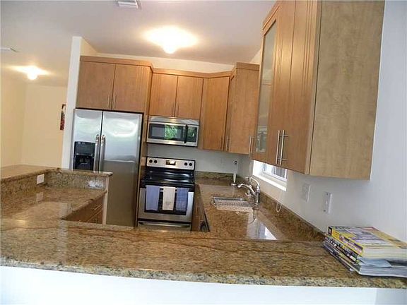 2nd image of 3115 Hibiscus St #3115