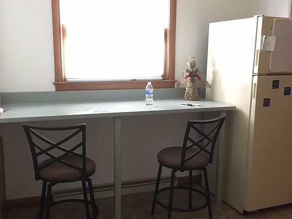 Kitchen breakfast bar