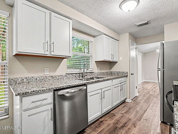 5th image of 2622 PINEWOOD Boulevard S