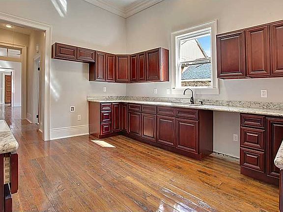4th image of 2809 Banks St