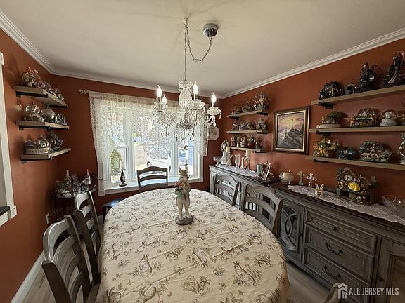 5th image of 15 Sutton Pl